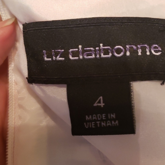 Beautiful Liz Claiborne dreas - Picture 13 of 14